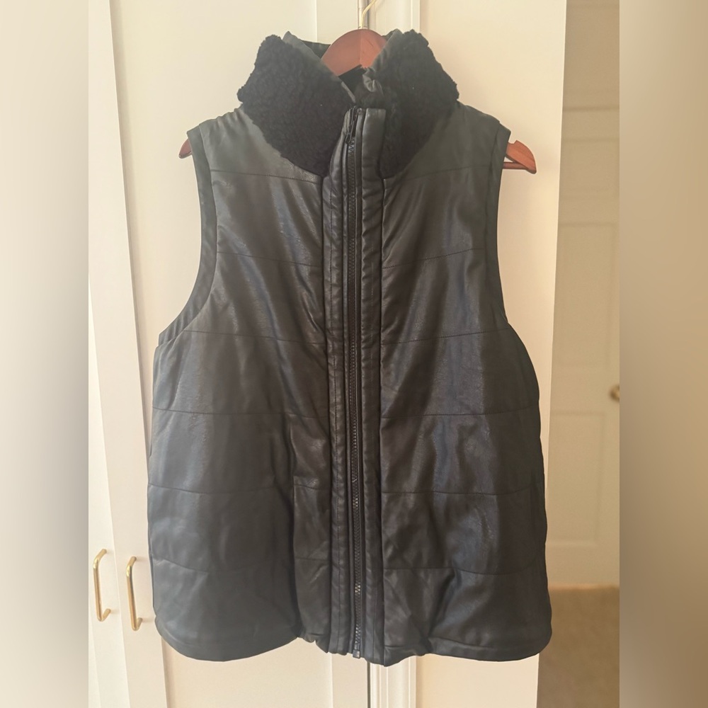 Tuckernuck Black Puffer Vest Reversible